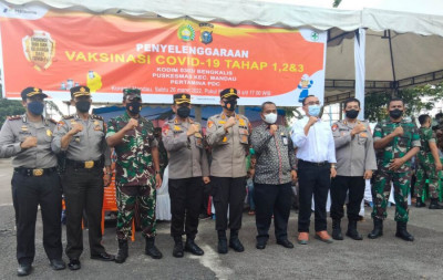 TNI dan Polri serta Pertamina PDC Kerja Sama Laksanakan Giat Vaksinasi di Kota Duri